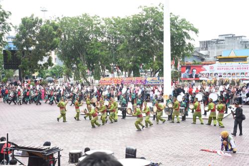 Diiringi Pagelaran Seni Budaya, Penurunan Bendera di Lapangan Tugu Jadi Magnet Warga